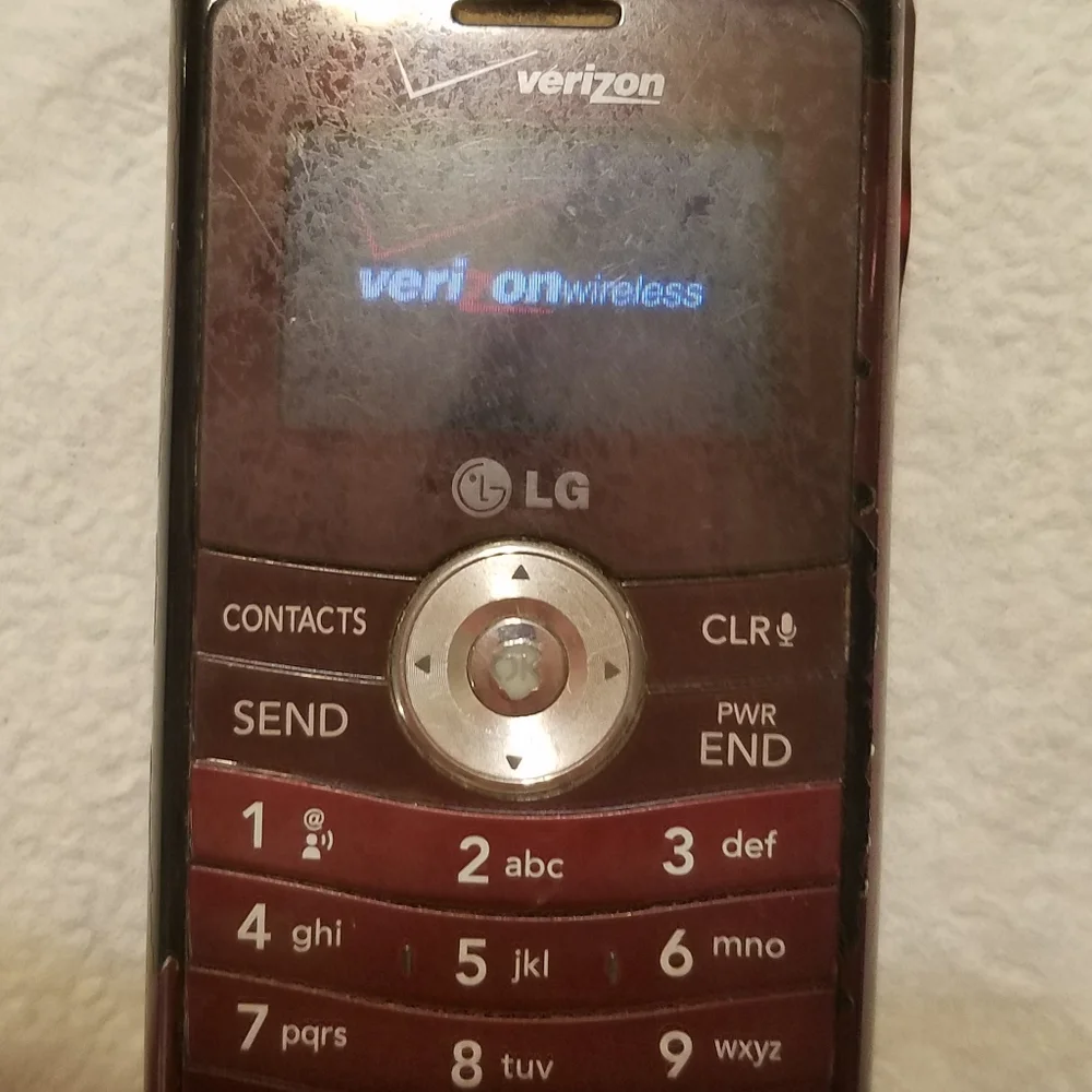 Vintage phone See all pictures!!! This does have damage to one corner